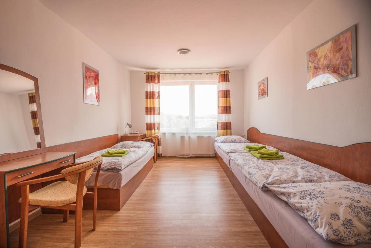 Hybadlo Motel Liptovsky Hradok Bagian luar foto